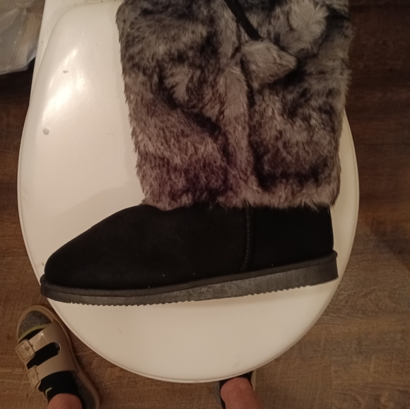 Fur Boots - Picture 2 of 4